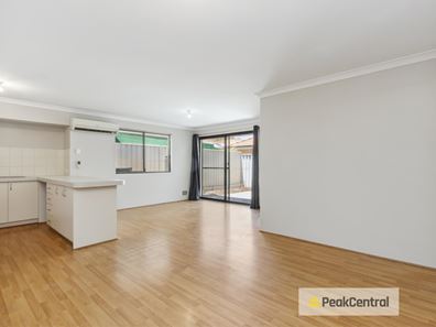 2/12 Holland Street, Gosnells WA 6110