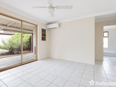35 Bolderwood Drive, South Lake WA 6164