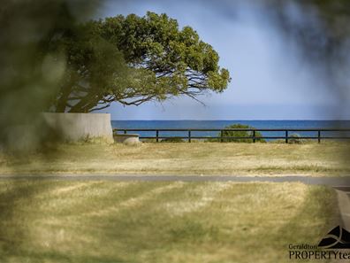61 Wave Crest Circle, Drummond Cove WA 6532