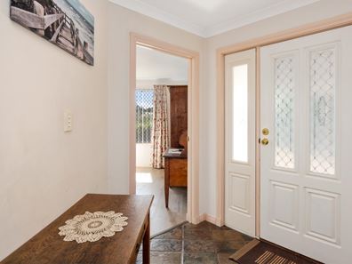 8A Siberia Close, Hannans WA 6430