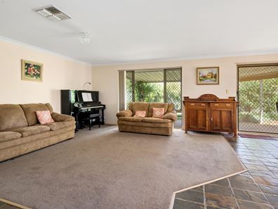 8A Siberia Close, Hannans WA 6430