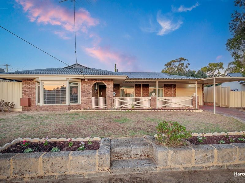 4 Deakin Court, Kelmscott WA 6111
