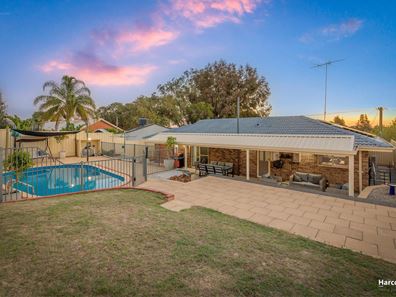 4 Deakin Court, Kelmscott WA 6111