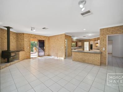 32 Brookton Highway, Kelmscott WA 6111