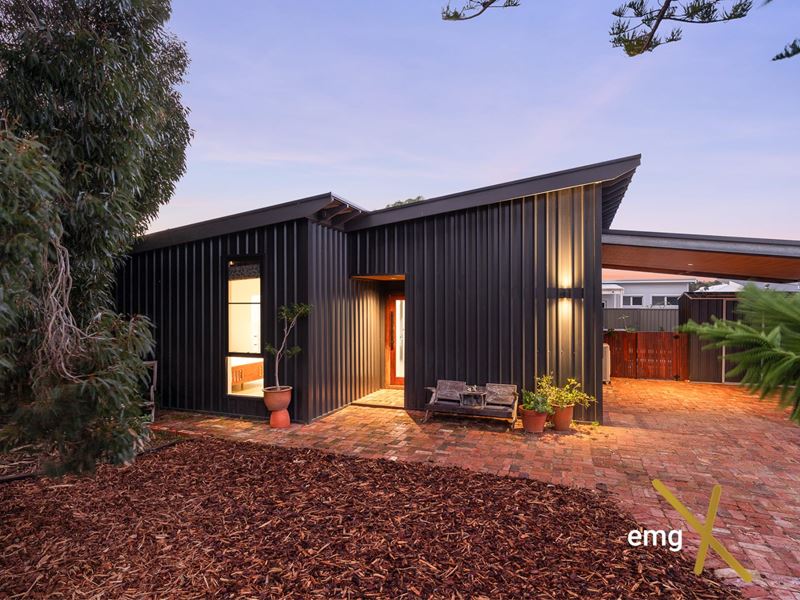 8 DADLEY STREET, Hamilton Hill WA 6163