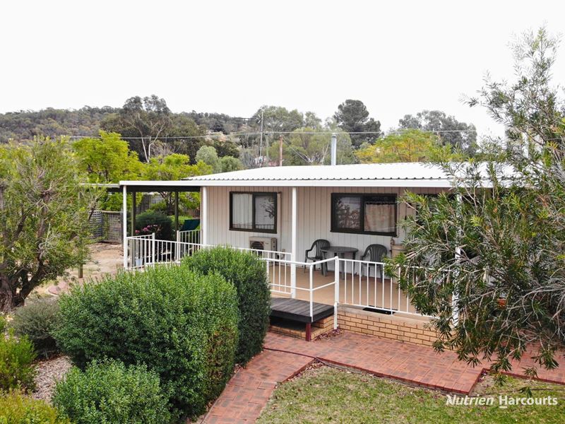 4 George Street, Kellerberrin WA 6410