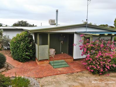 4 George Street, Kellerberrin WA 6410