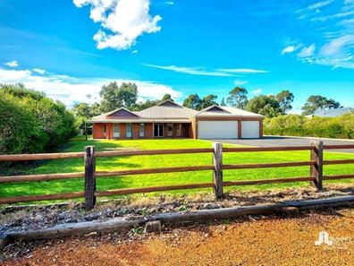 27 Weller Loop, Leschenault WA 6233