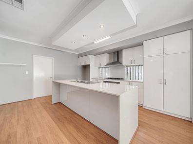 11 Karlak Circuit, Forrestfield WA 6058
