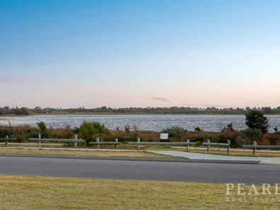 16 Lake Street, Rockingham WA 6168