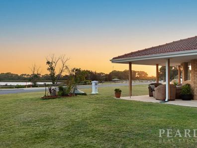 16 Lake Street, Rockingham WA 6168