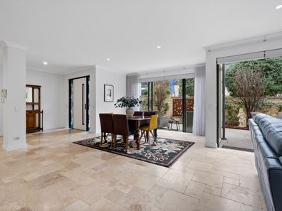 1/105 Bindaring Parade, Claremont WA 6010