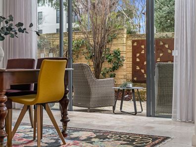 1/105 Bindaring Parade, Claremont WA 6010
