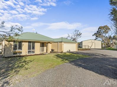 24 Frayne Place, Wandi WA 6167