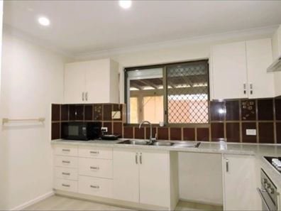 2/9 Durling Place, Kelmscott WA 6111