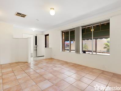 15 Nightingale Way, Warnbro WA 6169