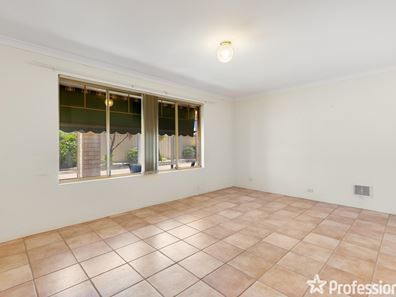 15 Nightingale Way, Warnbro WA 6169