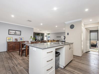 16 Perrinvale Loop, Golden Bay WA 6174