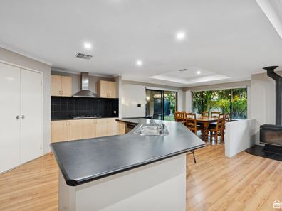 52 Gateway Boulevard, Canning Vale WA 6155