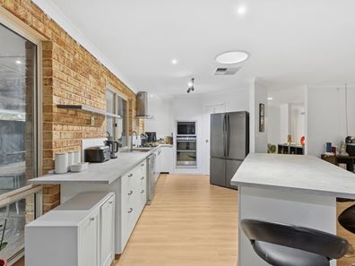 2 Summit Grove, Swan View WA 6056