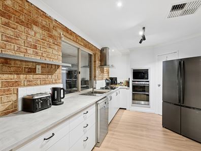 2 Summit Grove, Swan View WA 6056