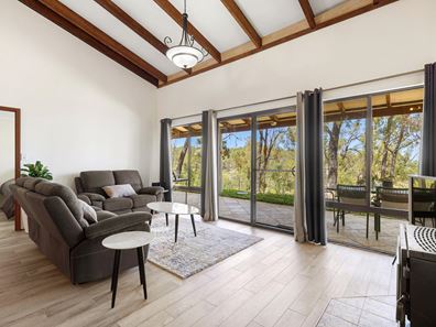 1/672 Tallathalla Road, Waroona WA 6215