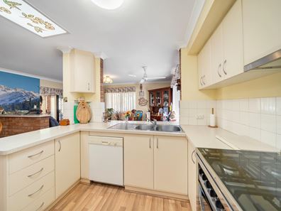 4 Shearwater Way, Gosnells WA 6110