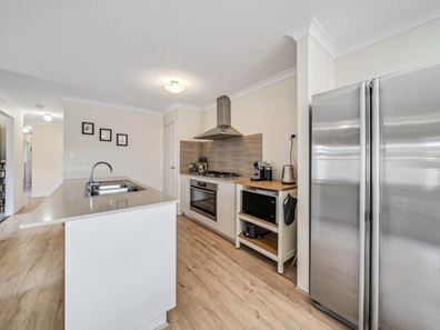 4 Mountain Street, Banksia Grove WA 6031