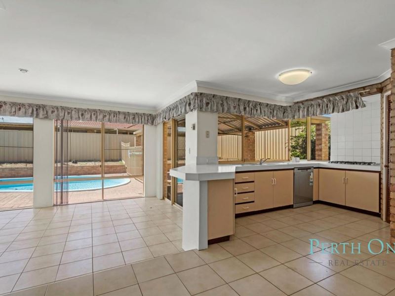 12 Hickory Drive, Thornlie WA 6108