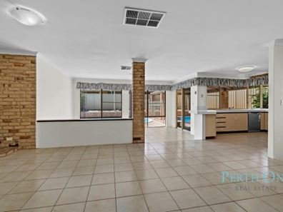 12 Hickory Drive, Thornlie WA 6108