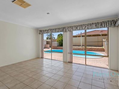 12 Hickory Drive, Thornlie WA 6108