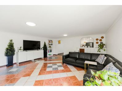 8A Ennis Court, Orelia WA 6167