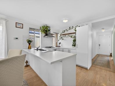 15 Moncrieff Parade, Golden Bay WA 6174