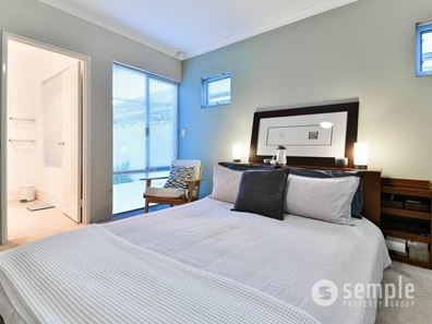 4 Francois Lane, Lake Coogee WA 6166
