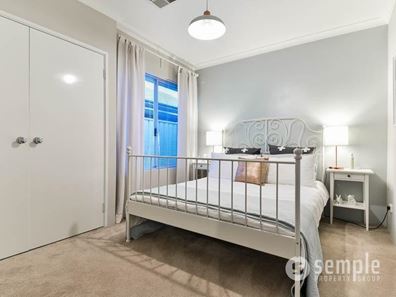 4 Francois Lane, Lake Coogee WA 6166