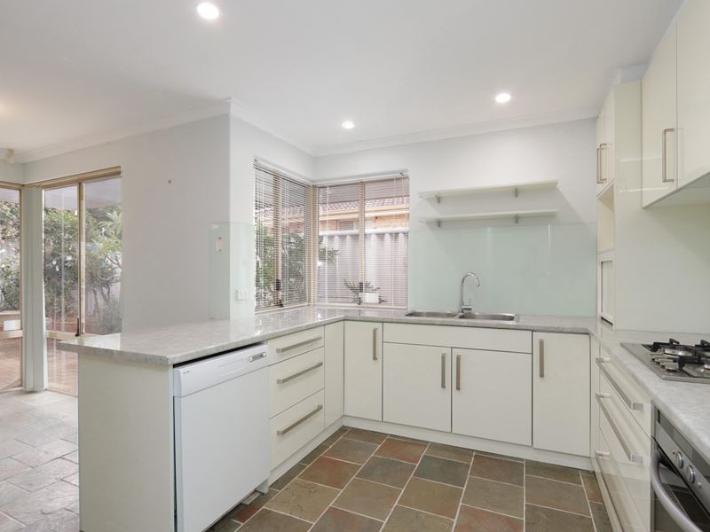 2/22 Kelsall Crescent, Manning WA 6152