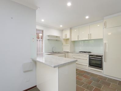 2/22 Kelsall Crescent, Manning WA 6152