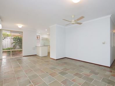2/22 Kelsall Crescent, Manning WA 6152