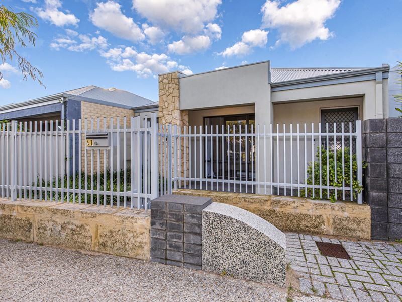 61 Adelong Avenue, Golden Bay WA 6174