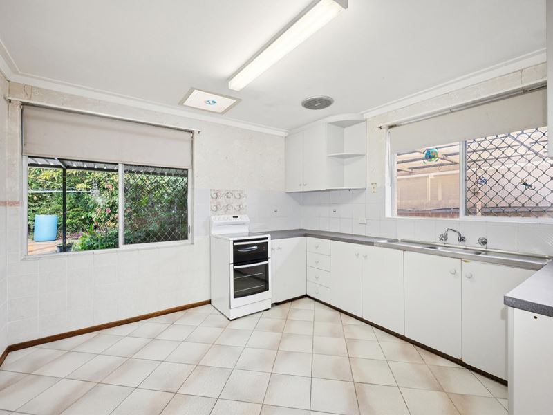 28 Gummow Way, Girrawheen WA 6064