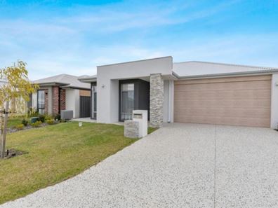 8 Nyabing Approach, Treeby WA 6164