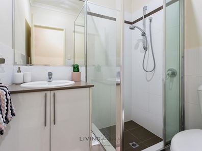 Room/2 58B Hopkinson Way, Wilson WA 6107