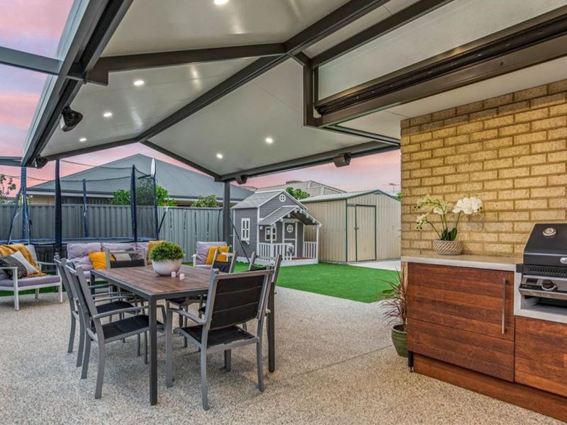18 Barton  Loop, Piara Waters