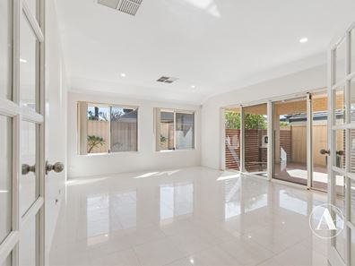 23 Kyle Way, Canning Vale WA 6155