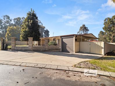 2 Howie Place, Collie WA 6225