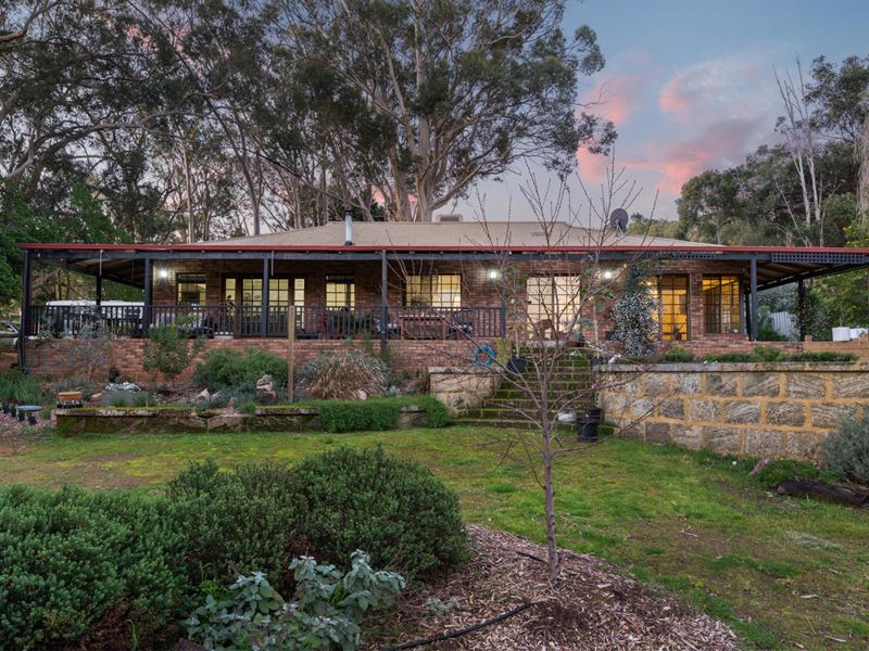 15 Peet Road, Roleystone WA 6111