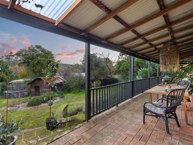 15 Peet Road, Roleystone WA 6111