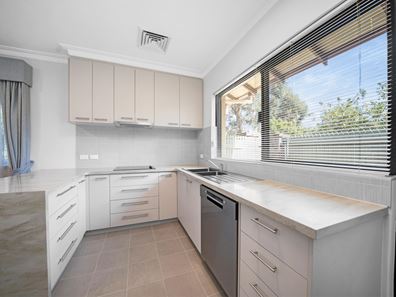 2/20 Comer Street, Como WA 6152