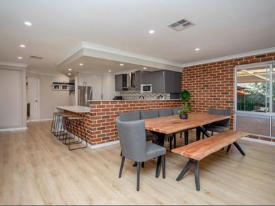 16 Tomlinson Place, Armadale WA 6112