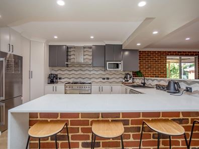 16 Tomlinson Place, Armadale WA 6112